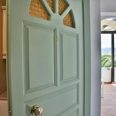 Avra Milos Guest house 4*