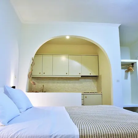 Avra Milos Guest house