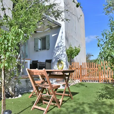 Avra Milos Guest house 4*