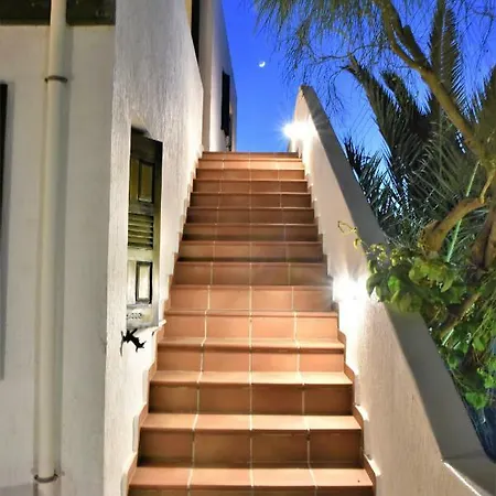 Avra Milos Guest house