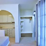 Avra Milos