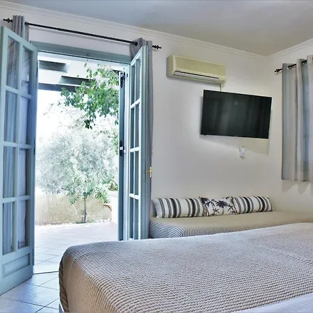 Avra Milos Πανσιόν 4*