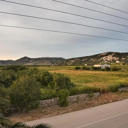 Avra Milos