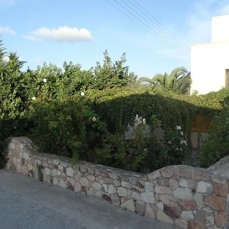 Guest house Avra Milos 2*