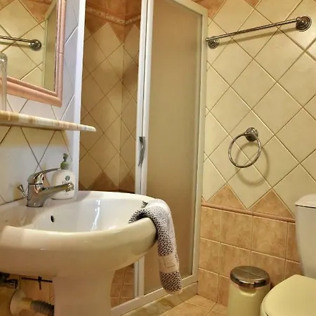 Guest house Avra Milos 2*