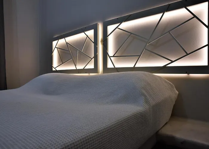 Avra Milos בית הארחה