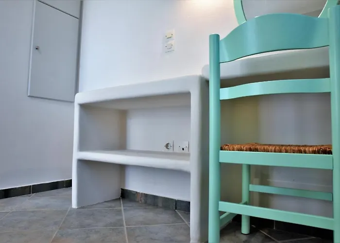 בית הארחה Avra Milos 4*